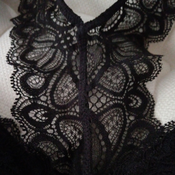 Maidenform Lace bralette Wireless Wide Straps Black Dm002c Medium. - Picture 2 of 4